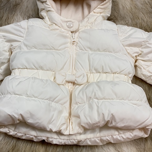 ❌Sold❌ 6-12 Month Gap Off-White Puffer Coat with Hood - Picture 2 of 10